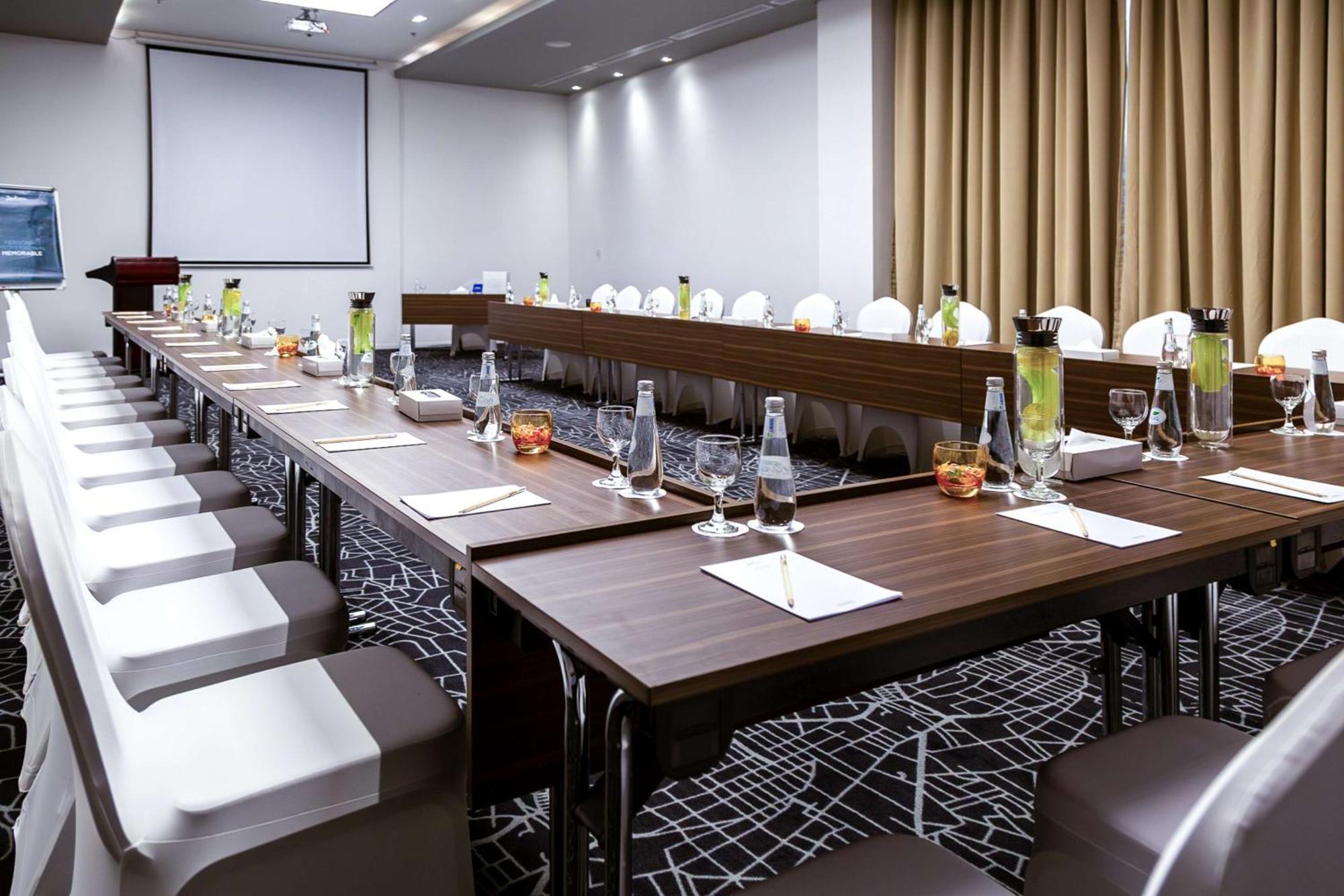 Radisson Hotel & Apartments Dammam Industrial City Eksteriør billede