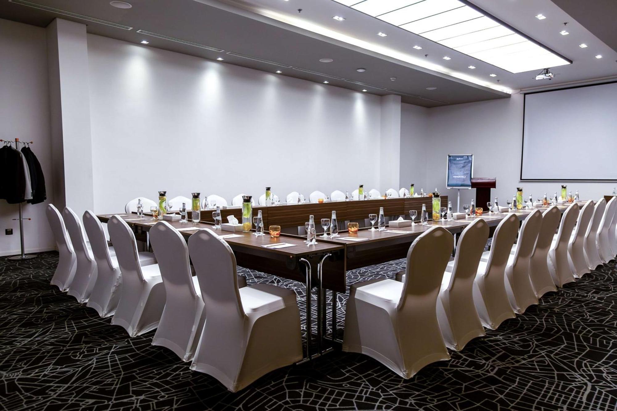 Radisson Hotel & Apartments Dammam Industrial City Eksteriør billede